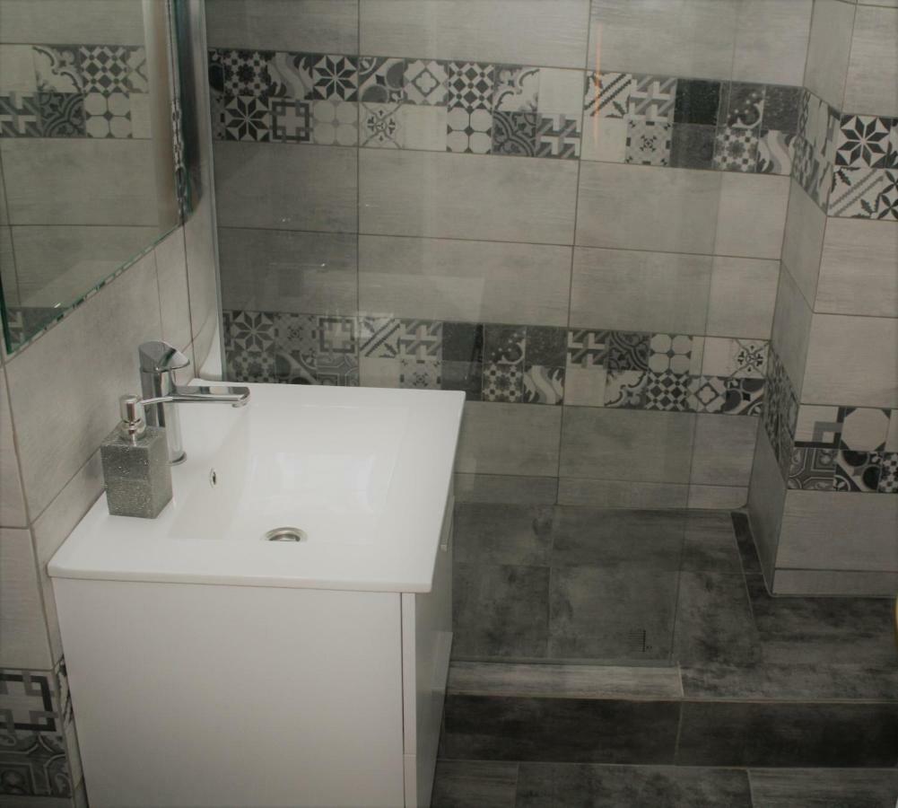 Casa Peterfi - Apartment With 3 Bedrooms And Spacious Living Room Targu Mures Exterior photo